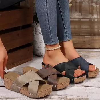 Women s Summer Thick-soled Riveted Flip-flops with Sloping Heels and Cross Straps 36 чёрный