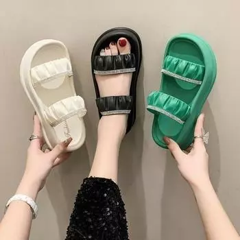 Женщины носят шлепанцы и босоножки на высоком каблуке 36-37 чёрный