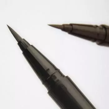 Woodbury Long Длинная кисть-лайнер Braun