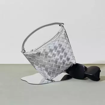 Woven Lunch Box Bag, Ins Style, Niche Design, Silver Bucket Bag, Large-capacity Leather Handbag for Women белый