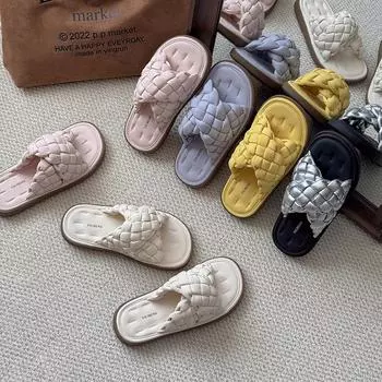 Woven sofa slippers women s summer wear 2025 new shit-stepping flat-bottomed casual and comfortable beach slippers 35