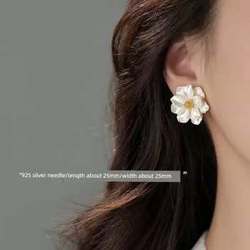 [Xiangnan] 999 Silver Camellia Stud Earrings Accessible Luxury Female Niche Style 2025 New Arrival Hot-Selling Earrings Fancy Earrings 925 silver needle Camellia earrings (two price)