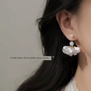 [Xiangnan] 999 Silver Petal Pearl Stud Earrings for Women Accessible Luxury 2025 New Best Selling Special Interest Earrings Earrings Fancy 999 silver needle petal pearl earrings (two price)