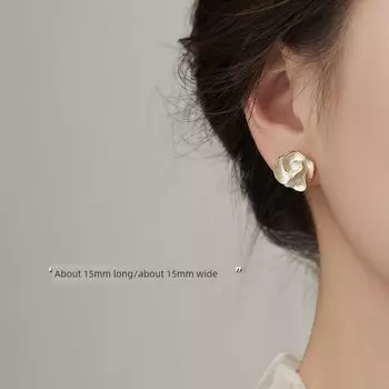 Xiangnan Silver Stud Earrings Best Selling Niche Style Female Camellia 999 silver needle Camellia earrings (two price)