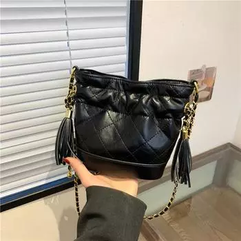 Сумка-ведро Xiaoxiang Feng Shui 2024, летняя новая стильная женская сумка через плечо с цепочкой и кисточками, маленькая повседневная сумка для мобильного телефона