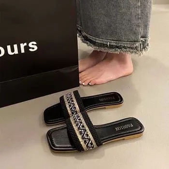 Xiaoxiangfeng cool slippers for women to wear in the summer of 2025, new models with small soft soles, square head, seaside vacation beach shoes 36