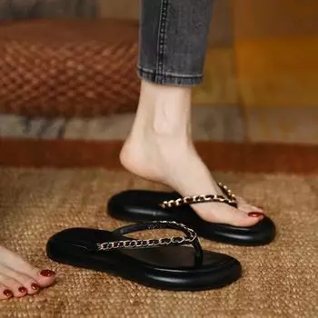Xiaoxiangfeng flip-flops women s outer wear 2024 spring and summer new soft-soled cool slippers black chain toe beach shoes 35