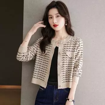 Xiaoxiangfeng короткий свитер маленькое пальто вязаный кардиган женский осень 2023 новый клетчатый топ с накладками весна и осень One Size чёрный