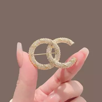 Xiaoxiangfeng Маленькая брошь Костюм Женская рубашка Высокого класса Пряжка для воротника Изысканный маленький значок Позолоченный кардиган Одежда Аксессуары Тенденция