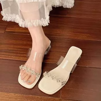 Xiaoxiangfeng square head open-toed cool slippers 2025 new rhinestone one-word slippers crystal thick-heeled sandals women s skirt 35 серебряный