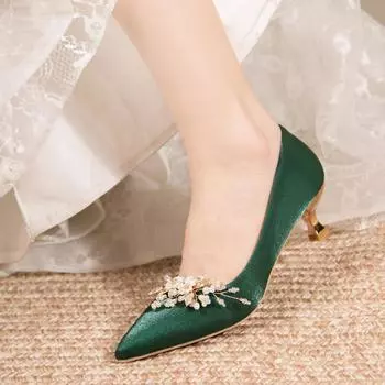 Xiuhe pointed head shallow mouth single shoes bride is not tired niche shoes high heels go out to get married green shoes women get on the bus to get 35 зелёный