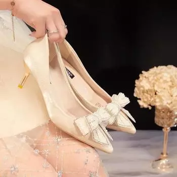 Xiuhe wedding shoes spring and autumn new rhinestone bow bridal shoes pointed thin heels shallow high heels Korean version women s 34