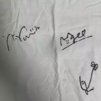 Я продаю футболки с надписью Qwer.