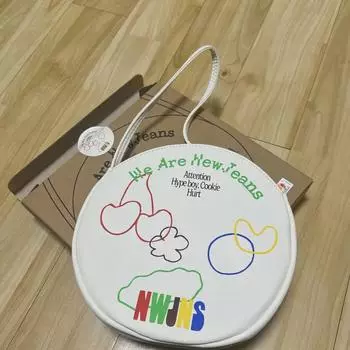 Я продаю новый альбом Jeans Bag в белом цвете