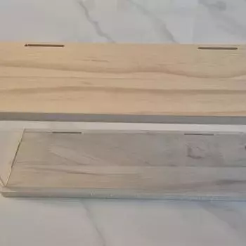 Я продаю прозрачные акриловые футляры для фигурок.