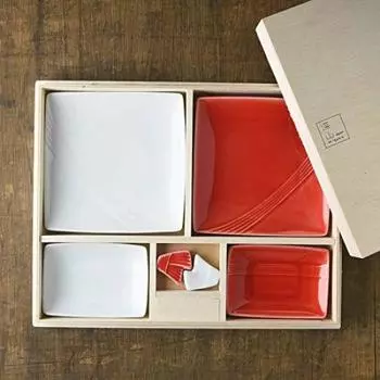 Yamani Medium Plate Multi S Red and White Plate 35190803