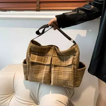 Японская и корейская клетчатая сумка, женская новинка 2023 года, модная шерстяная большая сумка большой вместимости, повседневная универсальная сумка через плечо контрастного цвета