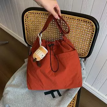 Японская литература и искусство маленькая свежая большая вместимость легкая и тонкая тканевая сумка в студенческом стиле для поездок на работу и отдыха широкий плечевой ремень одно плечо without pendant чёрный