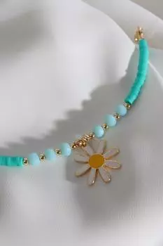 Яркий эмалированный браслет-ромашка с зелеными бусинами Fimo