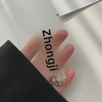 Yisen ESSTUDIO Xiaoxiang Velvet Velvet Твидовые пуговицы в античном стиле для женского шерстяного твидового пиджака