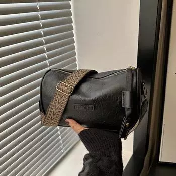 Yogodlns Винтажная мода Универсальные новые женские сумки однотонные высококачественные текстуры простые щедрые темпераментные сумки через плечо 25x11x17cm чёрный