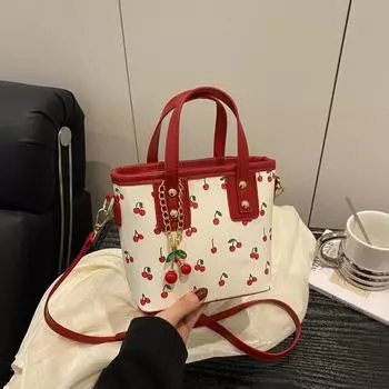 Yogodlns Женская сумка через плечо из искусственной кожи вишневого цвета, большая вместимость, модная сумка для поездок на работу с подвеской в виде вишни, стильная сумка через плечо, эстетичная сумка 17x9x15cm чёрный