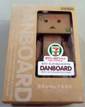Yotsuba и Revoltech Revoltech Danbo Net Box Версия 7-Eleven