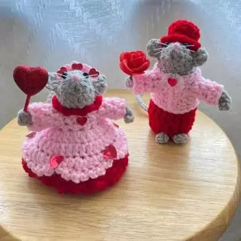 Yousheng 1 пара вязаных крючком мышей, пара мышей, ручная работа, украшения ко Дню святого Валентина, кукла-мышь для стола, каминной полки, прикроватного столика розовый