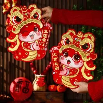 Yousheng 2025 Китайский Новый год Наклейка на дверь Год Змеи Благословение Настенные Оконные Наклейки Мультфильм Змея Красные Наклейки для Домашнего Офиса Магазина Декор Для Вечеринки