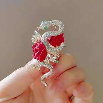 Yousheng Костюм Пальто Брошь Блестящие Стразы Значок В Форме Змеи с Декором Цветка Розы Свитера Шляпы Сумки Значок Повседневная Одежда Аксессуары Для Вечеринок красный
