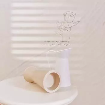 Yousheng Миниатюрный кувшин из сплава для кукольного домика Мини-ваза с ручкой, держатель для цветов, модель кувшина для 1:6 и 1:12 масштабных кукольных домиков белый