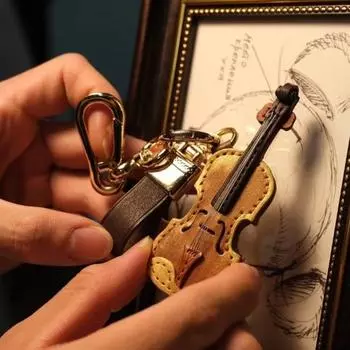 Yousheng Violin Key Pendant 3D Faux Leather Collectible Keychain Charm High-Quality Material Exquisite Design Perfect Gift for Music Lovers A