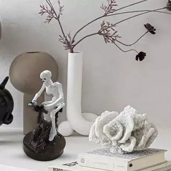 Yousheng забавный аниматронный скелет на Хэллоуин, анимированный скелет, едущий на велосипеде, украшение из смолы, настольная фигурка для домашнего офиса, декора гостиной 1pc белый