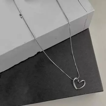 Yousheng Женское ожерелье с подвеской в виде полого сердца, регулируемая длина, мягкий стиль, однотонное гальваническое украшение на шею для повседневных вечеринок, выпускного вечера серебряный