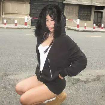 Yousheng Женское зимнее пальто с плюшевым капюшоном, кардиган в уличном стиле на молнии с капюшоном и карманами на молнии, однотонная теплая свободная верхняя одежда S чёрный