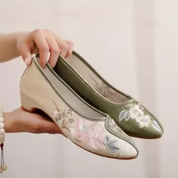 Yunqing 2024 Осень Пекин Тканевые Туфли: Элегантные, удобные женские туфли-слипоны в этническом стиле для чайных платьев. 40 белый