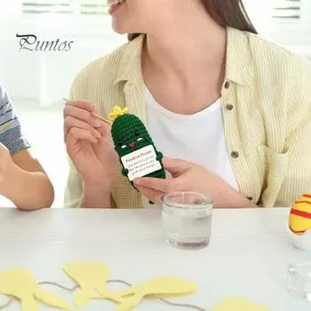 Забавная позитивная вязаная кукла с овощами, орнамент, мини-улыбающийся зеленый огурец, тканая кукла ручной работы с позитивной карточкой, украшение для вязаной куклы из шерстяной пряжи темно-зеленого