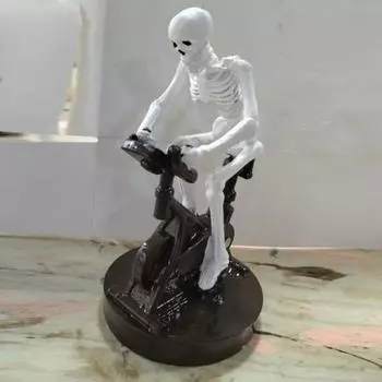 Забавный аниматронный скелет на Хэллоуин, анимированный скелет, едущий на велосипеде, украшение из смолы, настольная фигурка для домашнего офиса, гостиной, декора 1pc белый