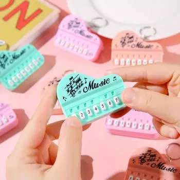 Забавный брелок с подвеской в виде электронного органа, реалистичная форма фортепиано, мини-брелок для ключей, музыкальная интерактивная сумка, подвесная игрушка