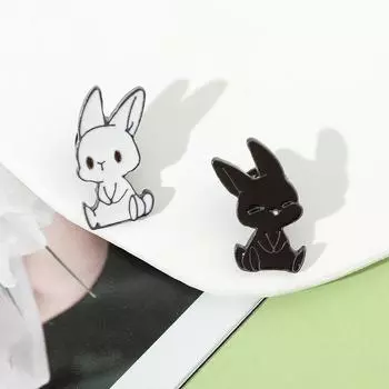 Забавный мультяшный кролик на лацкане брошь симпатичный черный белый кролик металлический эмалированный значок женщины мужчины белый