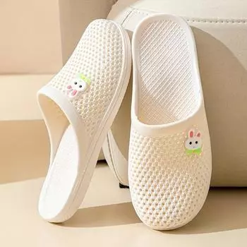 Закажите на размер больше мягкие нескользящие тапочки с подошвой в новом стиле с дырочками повседневные и модные женские удобные тапочки 36 белый