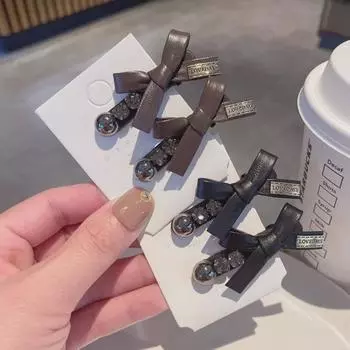 Заколка для волос «Утконос» из высококачественной кожи с жемчужной и золотой этикеткой