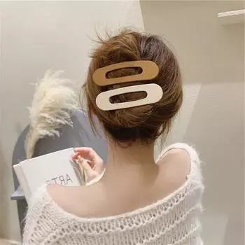 Заколка для волос в виде утконоса с матовой текстурой