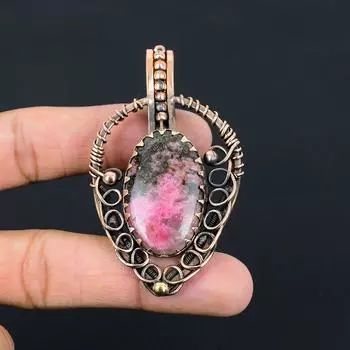 Замечательный драгоценный камень родонит, подвеска ручной работы из чистой медной проволоки, обернутая ювелирными изделиями 2.95 Inches розовый