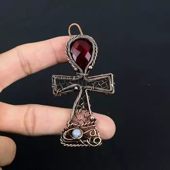 Замечательный кулон ручной работы из чистой медной проволоки с гранатом и лунным камнем