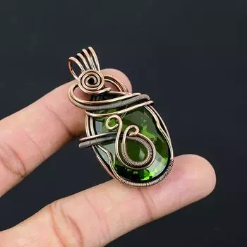 Замечательный кулон ручной работы из драгоценного камня перидот из чистой медной проволоки 2.83 Inches зелёный