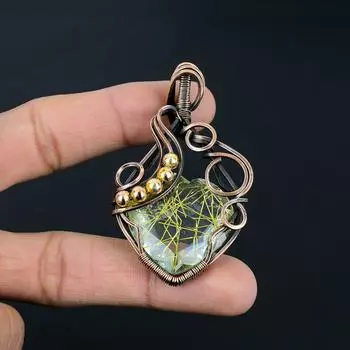 Замечательный золотой рутиловый драгоценный камень ручной работы из чистой медной проволоки, ювелирный кулон 2.56 Inches золотистый