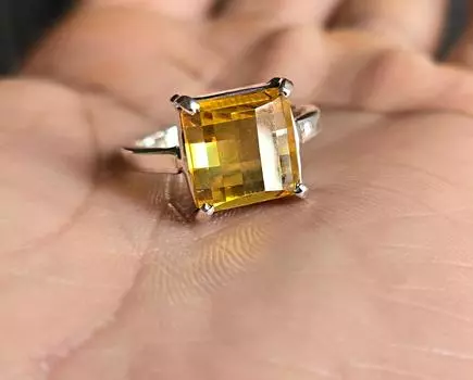 Заметное кольцо с цитрином · Кольцо-подушка · Кольцо с цитрином · Коктейльное кольцо · Кольцо с драгоценным камнем · Кольцо с камнем ноября 5.5