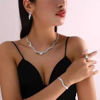 Заявите о себе в особых случаях с помощью этого комплекта украшений со сверкающим цирконом