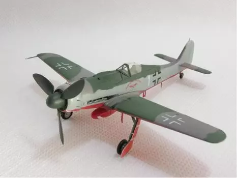 Завершенный продукт 37261 Люфтваффе ПВО Родины 1945 1/72 Focke-Wulf Fw-190D-9